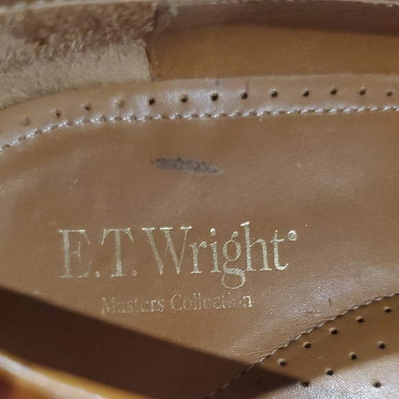 Classic Tan Leather Loafers with Tassels - Picture 2 of 7